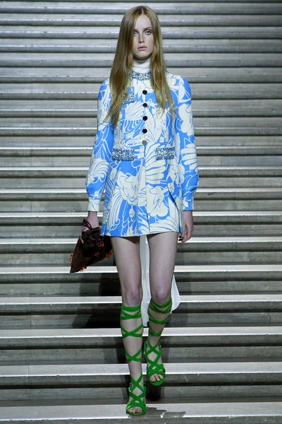 Look 25